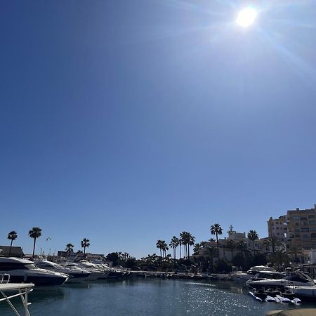 Beachfront Apartment Near Marbella Sitio de Calahonda エクステリア 写真