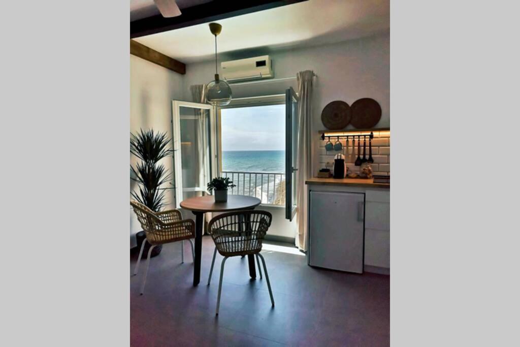 Beachfront Apartment Near Marbella Sitio de Calahonda エクステリア 写真