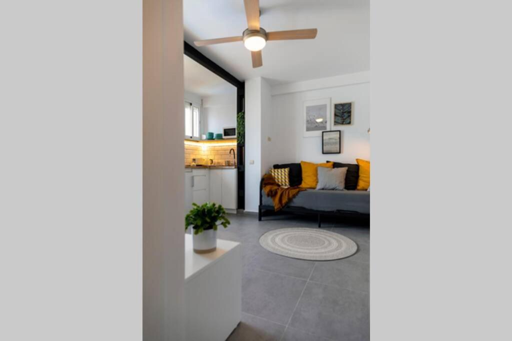 Beachfront Apartment Near Marbella Sitio de Calahonda エクステリア 写真