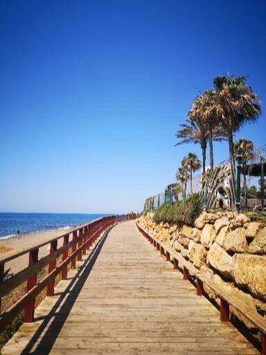 Beachfront Apartment Near Marbella Sitio de Calahonda エクステリア 写真