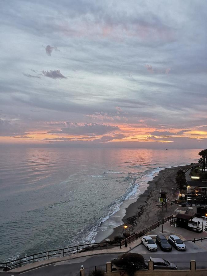 Beachfront Apartment Near Marbella Sitio de Calahonda エクステリア 写真
