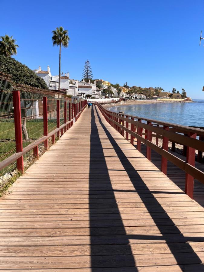 Beachfront Apartment Near Marbella Sitio de Calahonda エクステリア 写真
