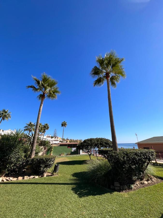 Beachfront Apartment Near Marbella Sitio de Calahonda エクステリア 写真