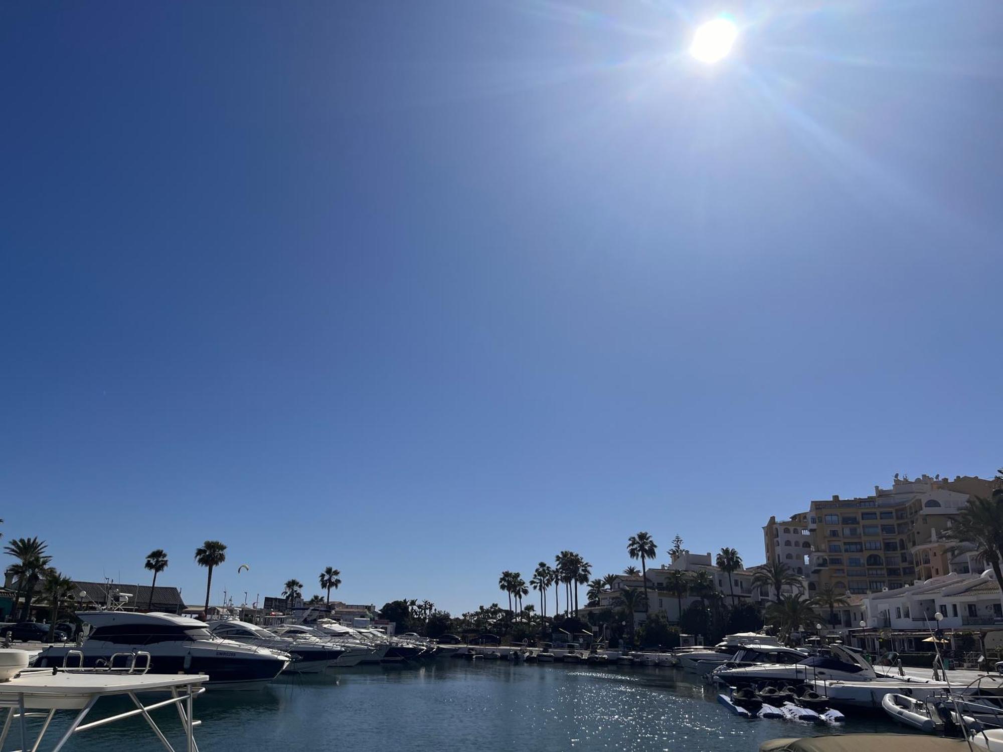 Beachfront Apartment Near Marbella Sitio de Calahonda エクステリア 写真